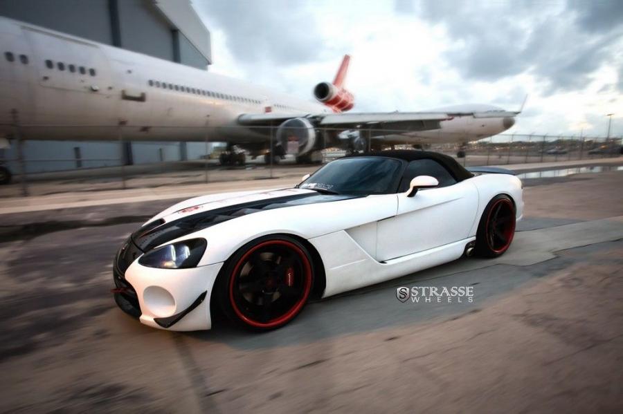  Dodge Viper SRT-10 Roadster on Strasse Wheels 2014 года  (фото 2 из 13)